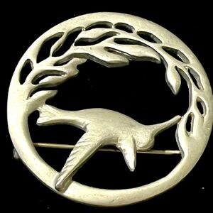 Cut Out Inside Flying Hummingbird Brooch Pin Silver